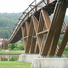 An unserem heutigen Brückentag sind wir in Essing. In dem bayrischen Ort haben wir im Jahr 2011 ein Wahrzeichen des deut...